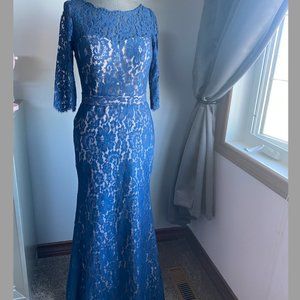 Elegant Lace Evening Gown